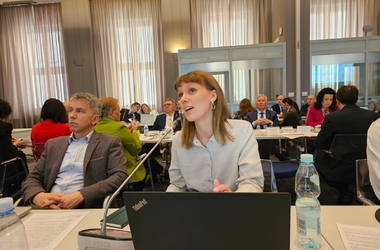 Zdjęcie przedstawia Patrycję Hryciuk-Zi&oacute;łkowską podczas Komisji Wsp&oacute;lnej Rządu i Samorządu Terytorialnego 25 marca 2026. - kliknięcie spowoduje wyświetlenie powiększonego zdjęcia