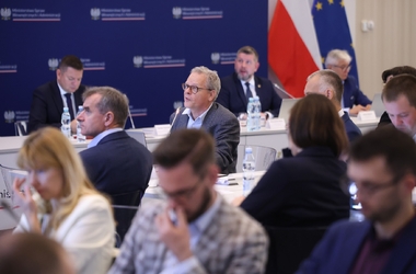 Zdjęcie przedstawia prof. Pawła Swianiewicza podczas Komisji Wsp&oacute;lnej Rządu i Samorządu Terytorialnego 24 września 2025.  - kliknięcie spowoduje wyświetlenie powiększonego zdjęcia