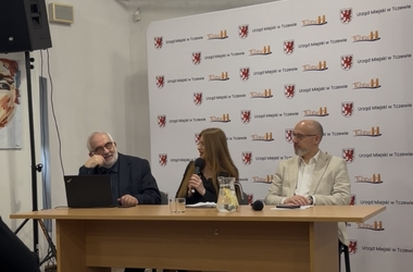 Konferencja Związku Miast Polskich w Tczewie pn. &bdquo;Efektywność zasadniczego podziału administracyjnego - sytuacja miast&rdquo;, na zdjęciu widoczni: Andrzej Porawski, polski działacz samorządowy, dr Anna Kurniewicz, ekspertka NIST oraz Łukasz Brządkowski, prezydent Tczewa
 - kliknięcie spowoduje wyświetlenie powiększonego zdjęcia