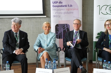 Prof. Paweł Swianiewicz, Dyrektor NIST, wziął udział w panelu dyskusyjnym &bdquo;Finanse samorządowe: od Poznania do zastosowania&rdquo;, podczas  konferencji &bdquo;Tradycja i rozw&oacute;j finans&oacute;w samorządowych&rdquo;, zorganizowanej z okazji 100-lecia Uniwersytetu Ekonomicznego w Poznaniu oraz 120-lecia SGH w Warszawie. - kliknięcie spowoduje wyświetlenie powiększonego zdjęcia